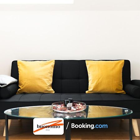 לונדון Two Bedroom Apartment At Buonomo Stays Short Lets & Serviced Accommodation מראה חיצוני תמונה