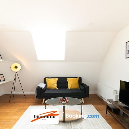 לונדון Two Bedroom Apartment At Buonomo Stays Short Lets & Serviced Accommodation מראה חיצוני תמונה