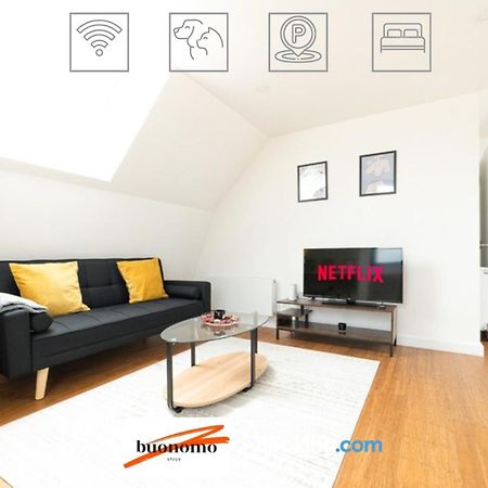 לונדון Two Bedroom Apartment At Buonomo Stays Short Lets & Serviced Accommodation מראה חיצוני תמונה
