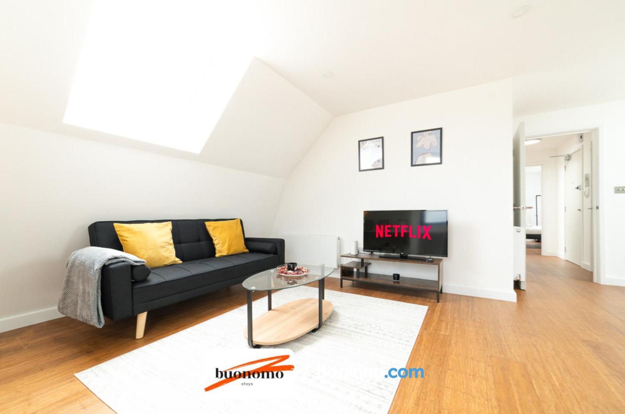 לונדון Two Bedroom Apartment At Buonomo Stays Short Lets & Serviced Accommodation מראה חיצוני תמונה