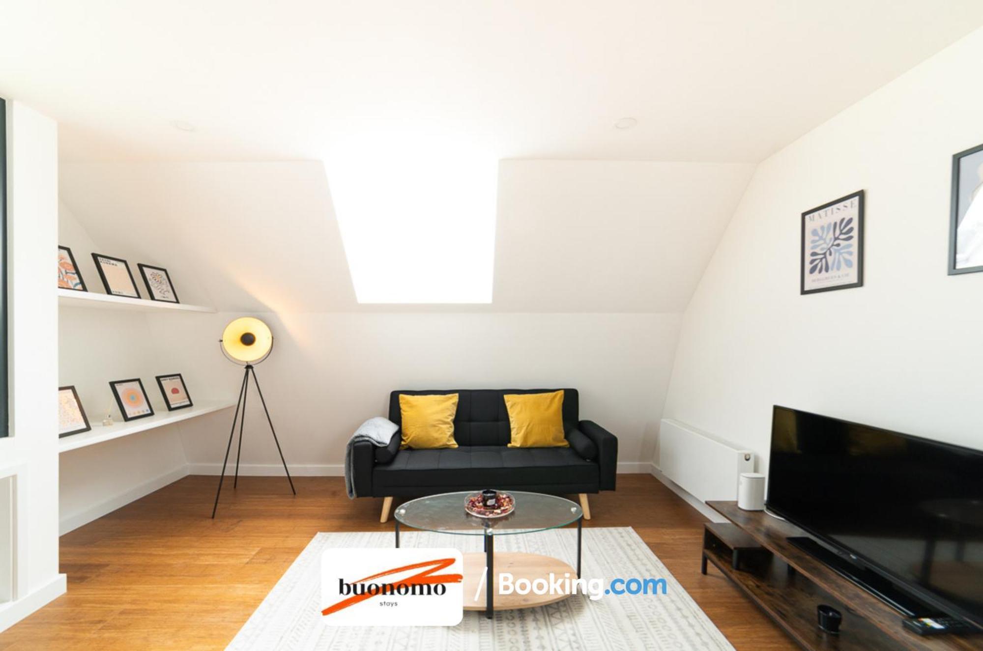 לונדון Two Bedroom Apartment At Buonomo Stays Short Lets & Serviced Accommodation מראה חיצוני תמונה