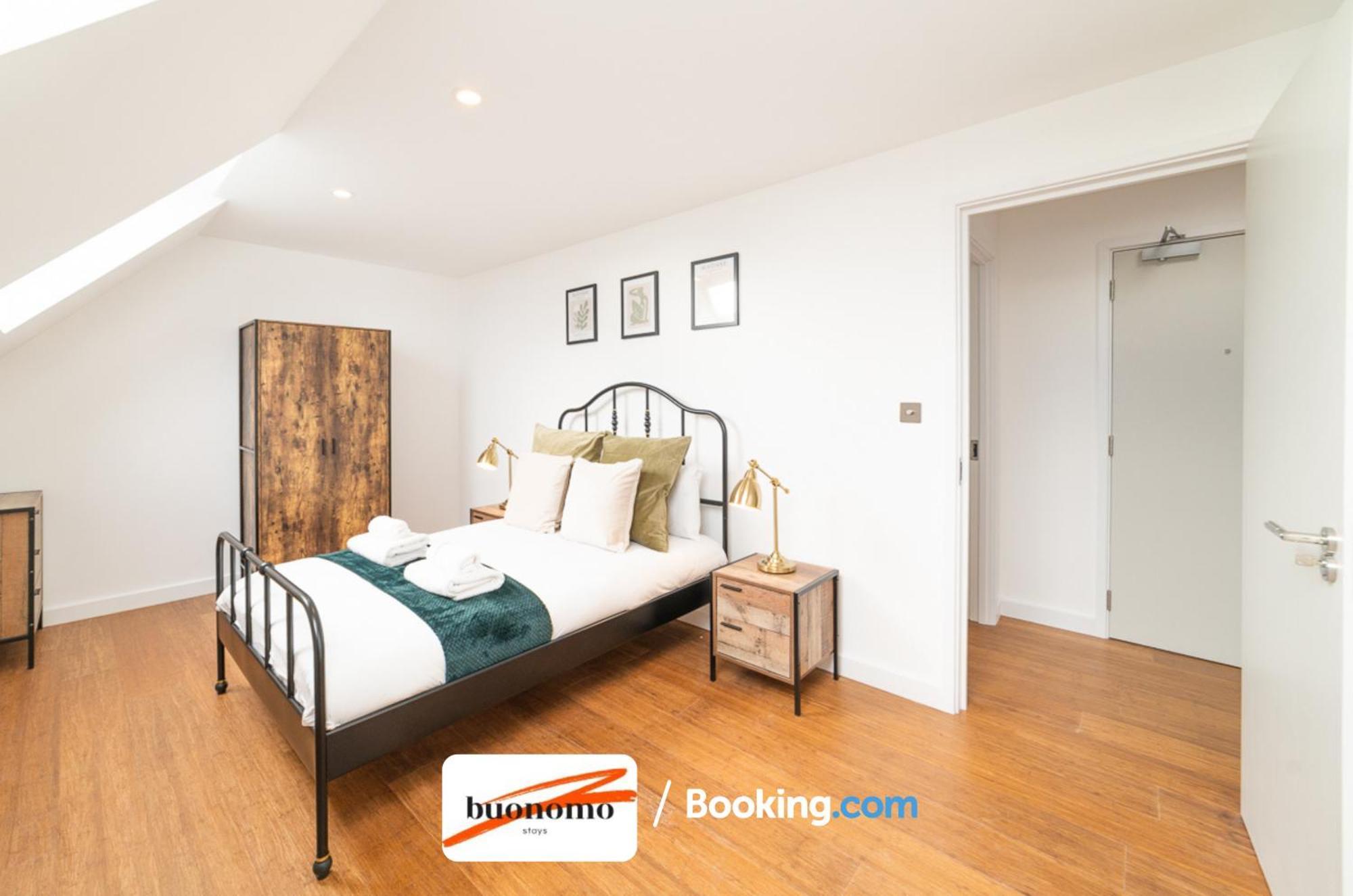 לונדון Two Bedroom Apartment At Buonomo Stays Short Lets & Serviced Accommodation מראה חיצוני תמונה