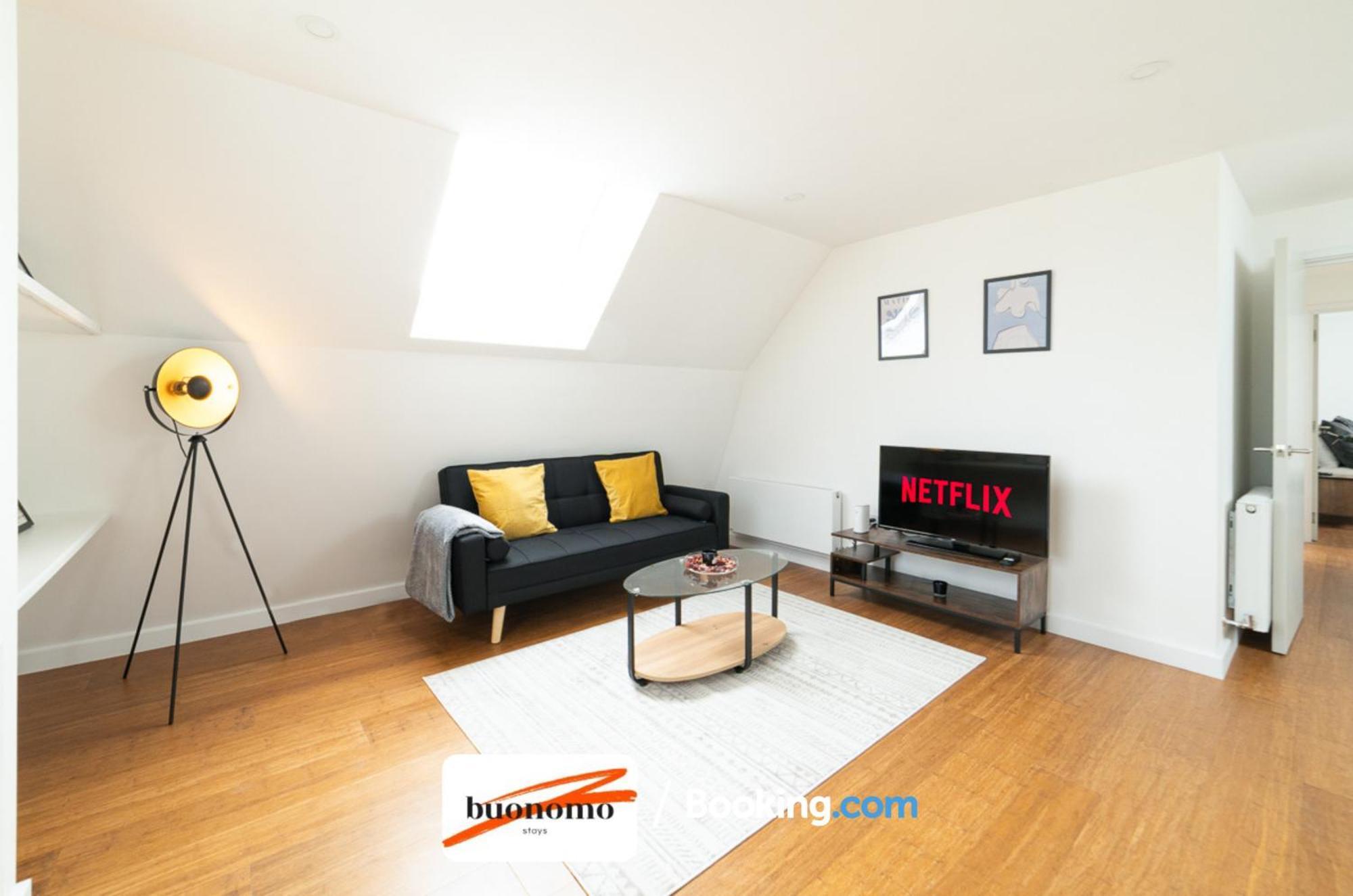 לונדון Two Bedroom Apartment At Buonomo Stays Short Lets & Serviced Accommodation מראה חיצוני תמונה