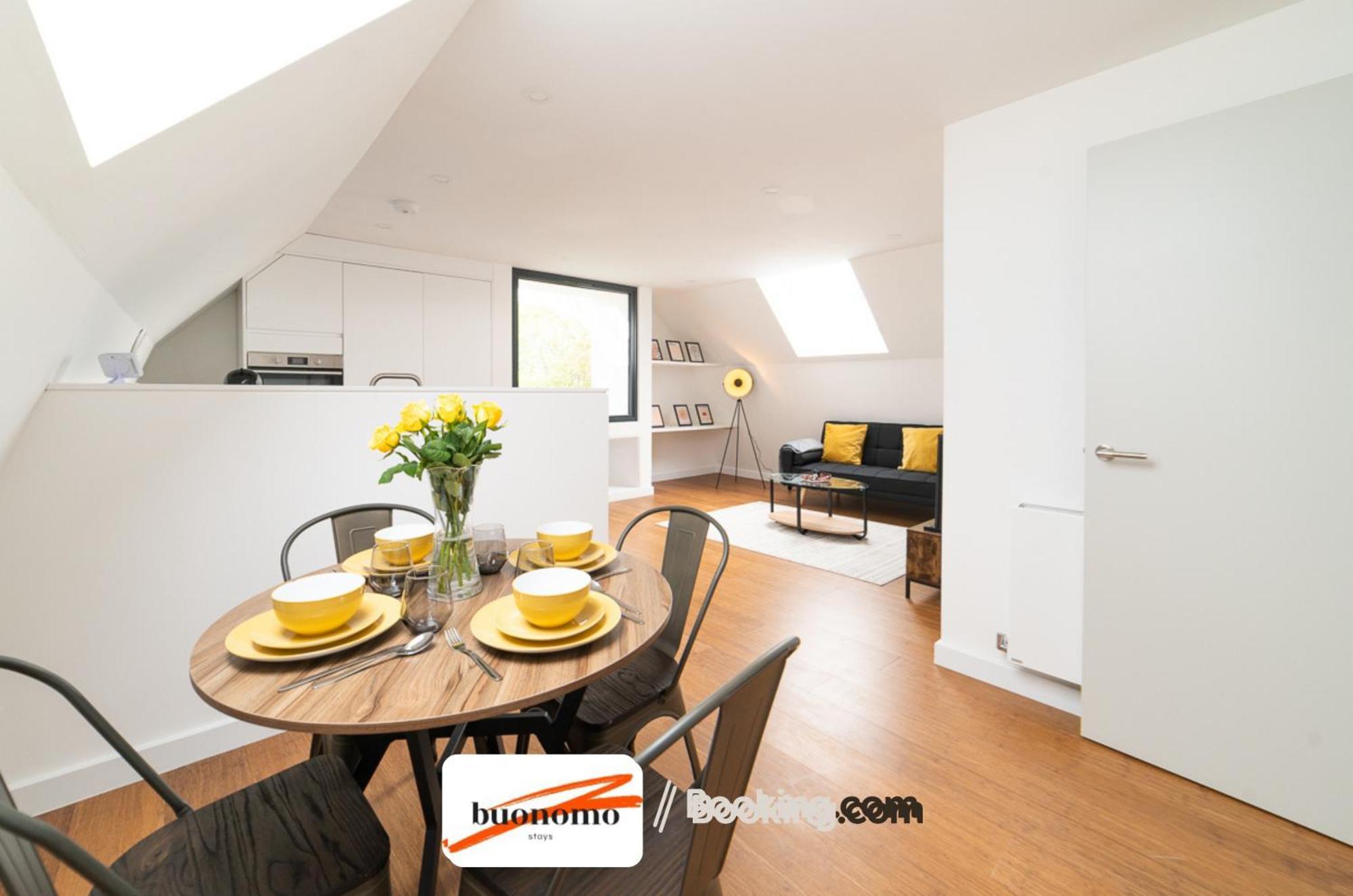 לונדון Two Bedroom Apartment At Buonomo Stays Short Lets & Serviced Accommodation מראה חיצוני תמונה