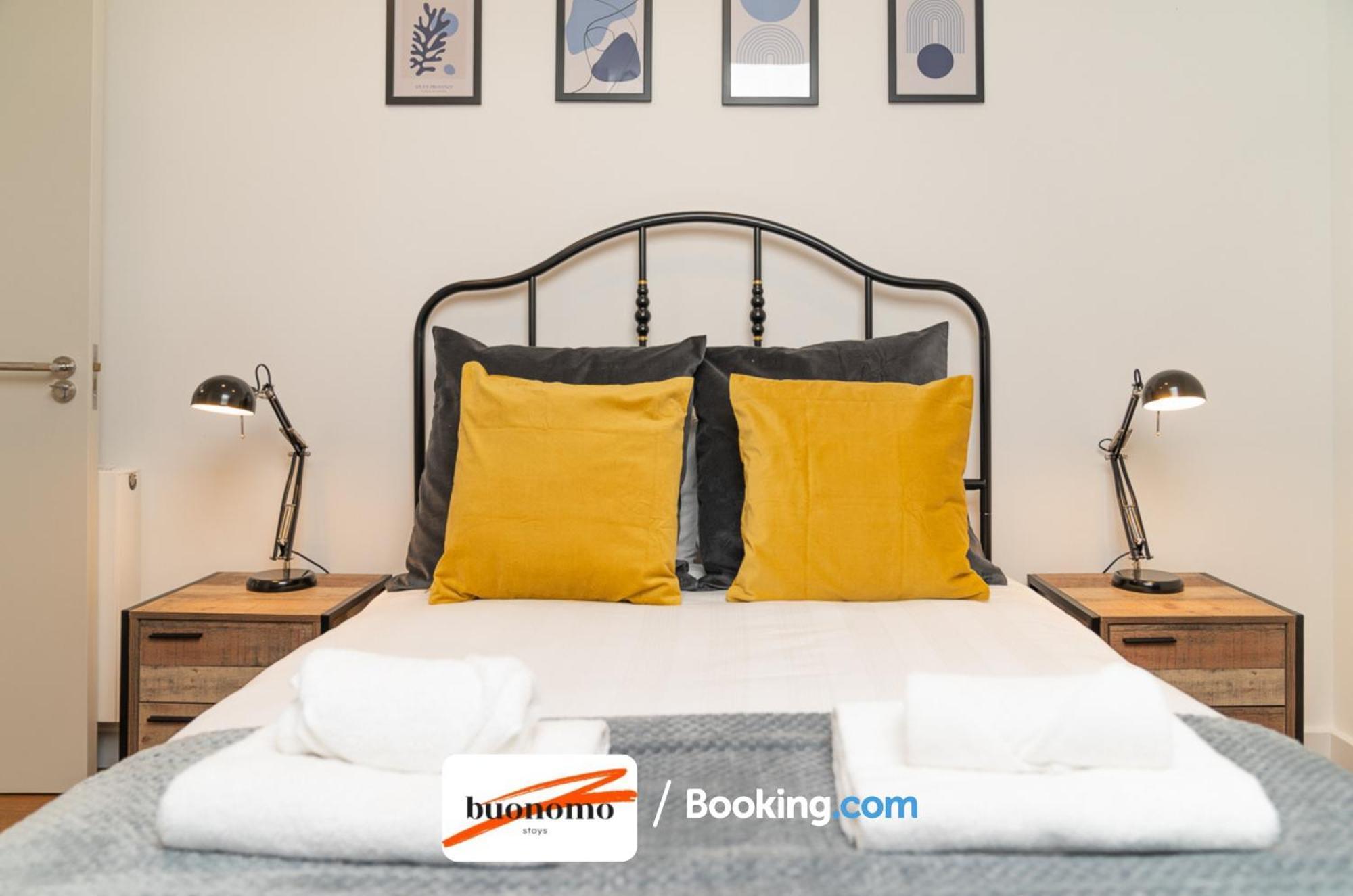 לונדון Two Bedroom Apartment At Buonomo Stays Short Lets & Serviced Accommodation מראה חיצוני תמונה