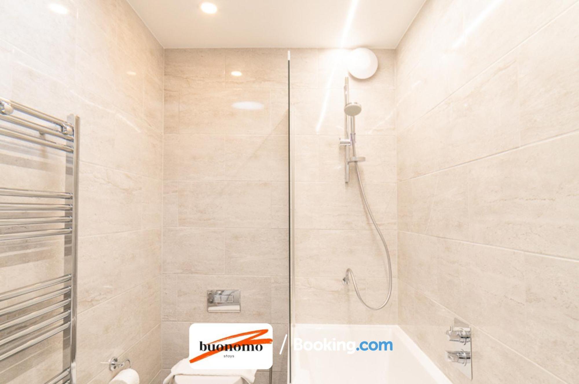 לונדון Two Bedroom Apartment At Buonomo Stays Short Lets & Serviced Accommodation מראה חיצוני תמונה