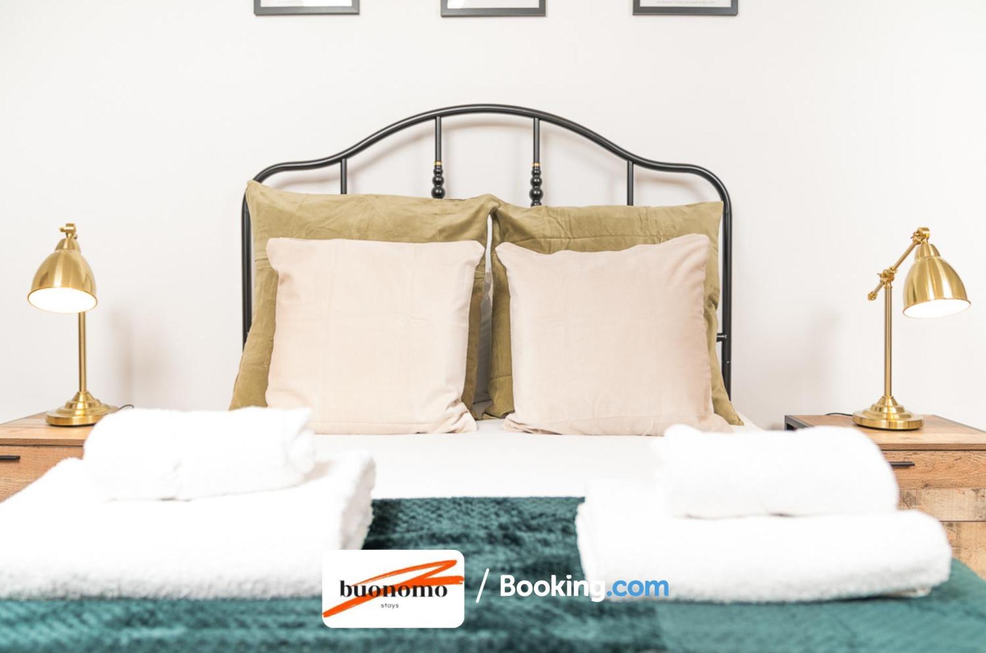 לונדון Two Bedroom Apartment At Buonomo Stays Short Lets & Serviced Accommodation מראה חיצוני תמונה