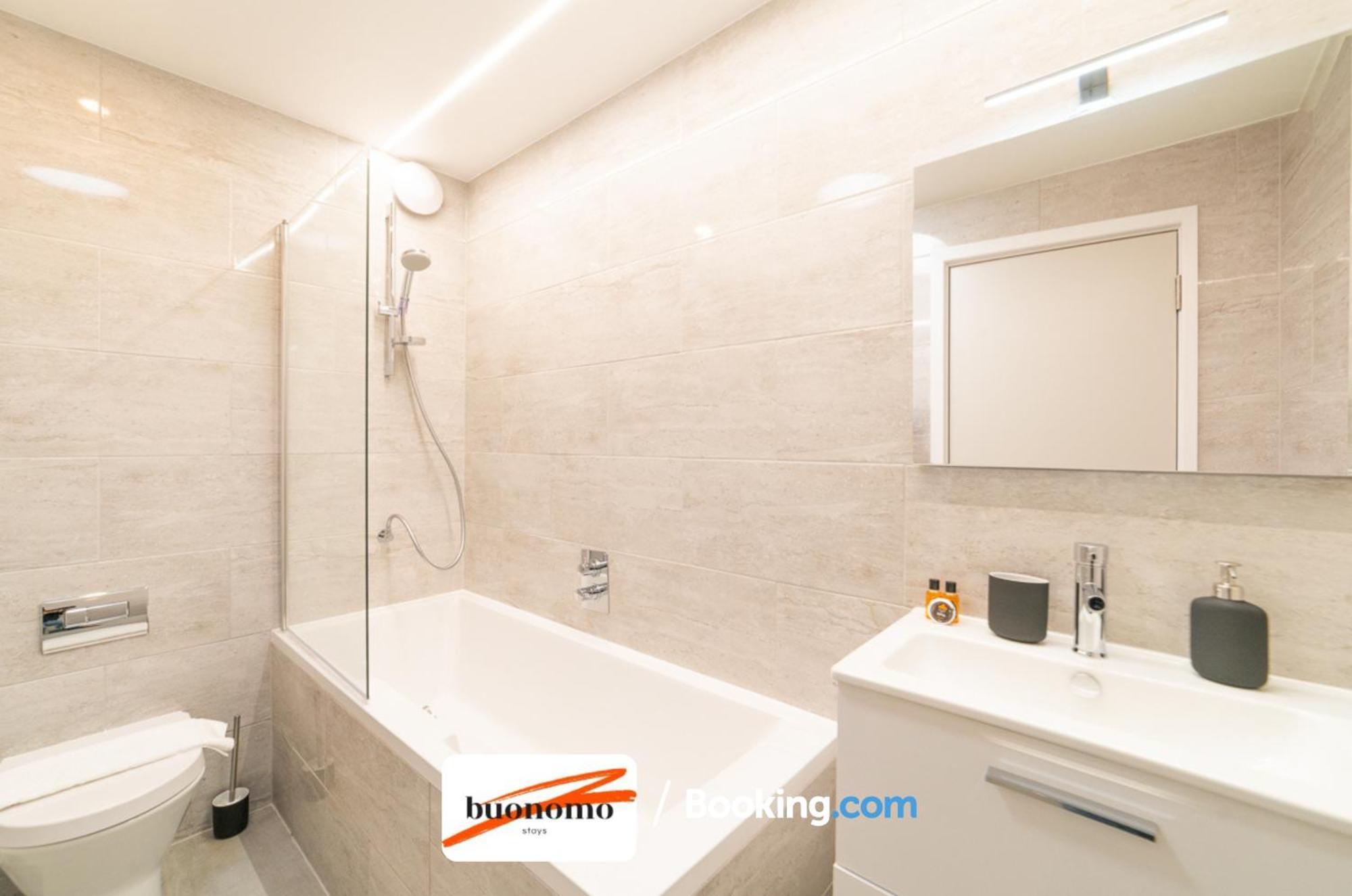 לונדון Two Bedroom Apartment At Buonomo Stays Short Lets & Serviced Accommodation מראה חיצוני תמונה