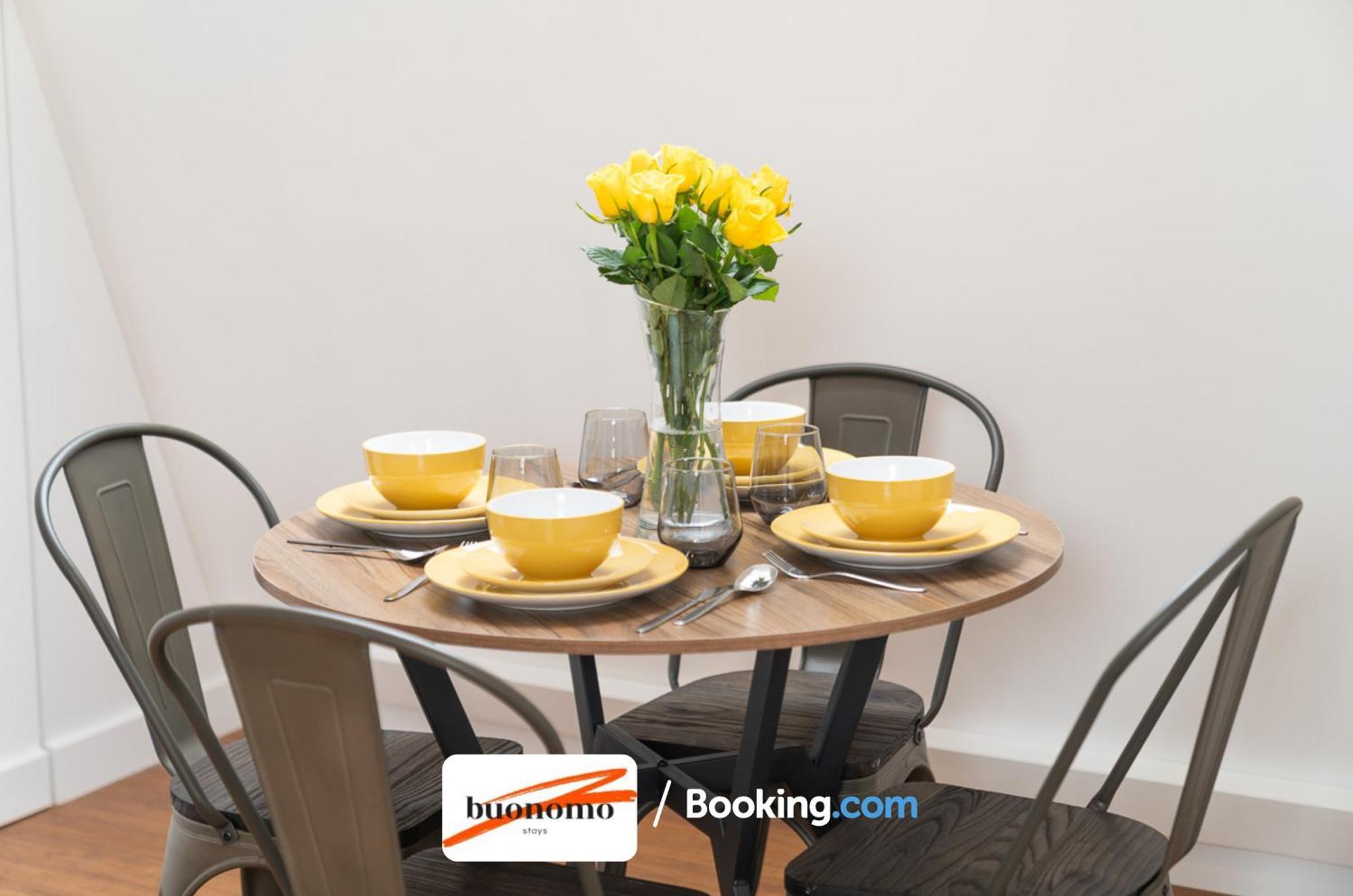 לונדון Two Bedroom Apartment At Buonomo Stays Short Lets & Serviced Accommodation מראה חיצוני תמונה