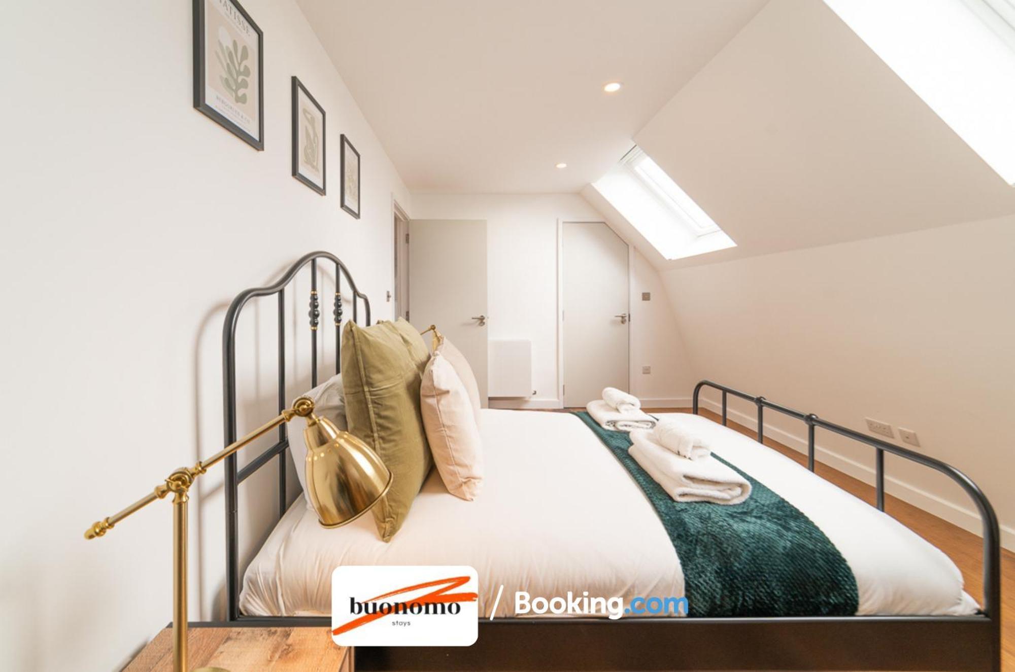 לונדון Two Bedroom Apartment At Buonomo Stays Short Lets & Serviced Accommodation מראה חיצוני תמונה