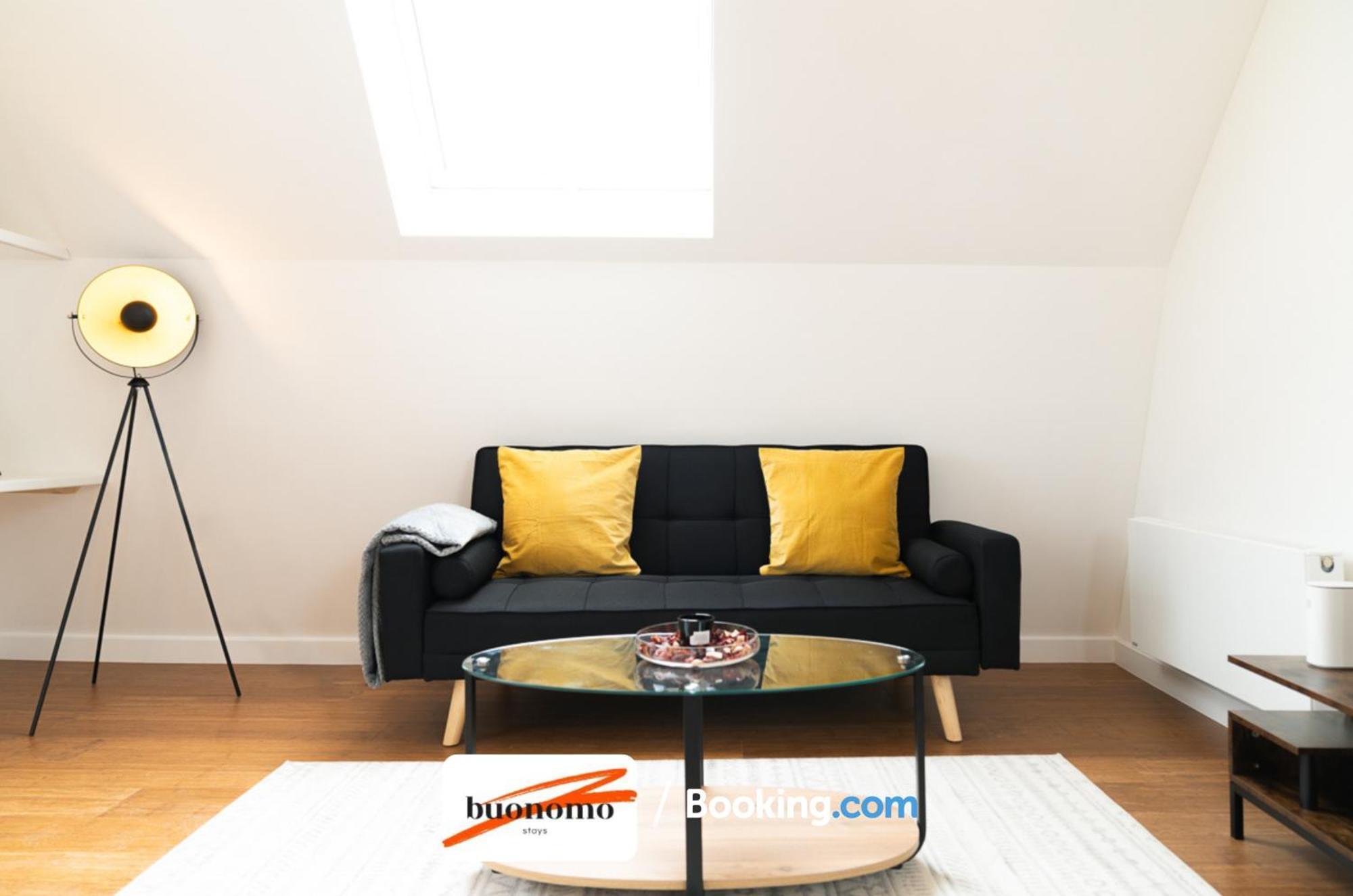 לונדון Two Bedroom Apartment At Buonomo Stays Short Lets & Serviced Accommodation מראה חיצוני תמונה
