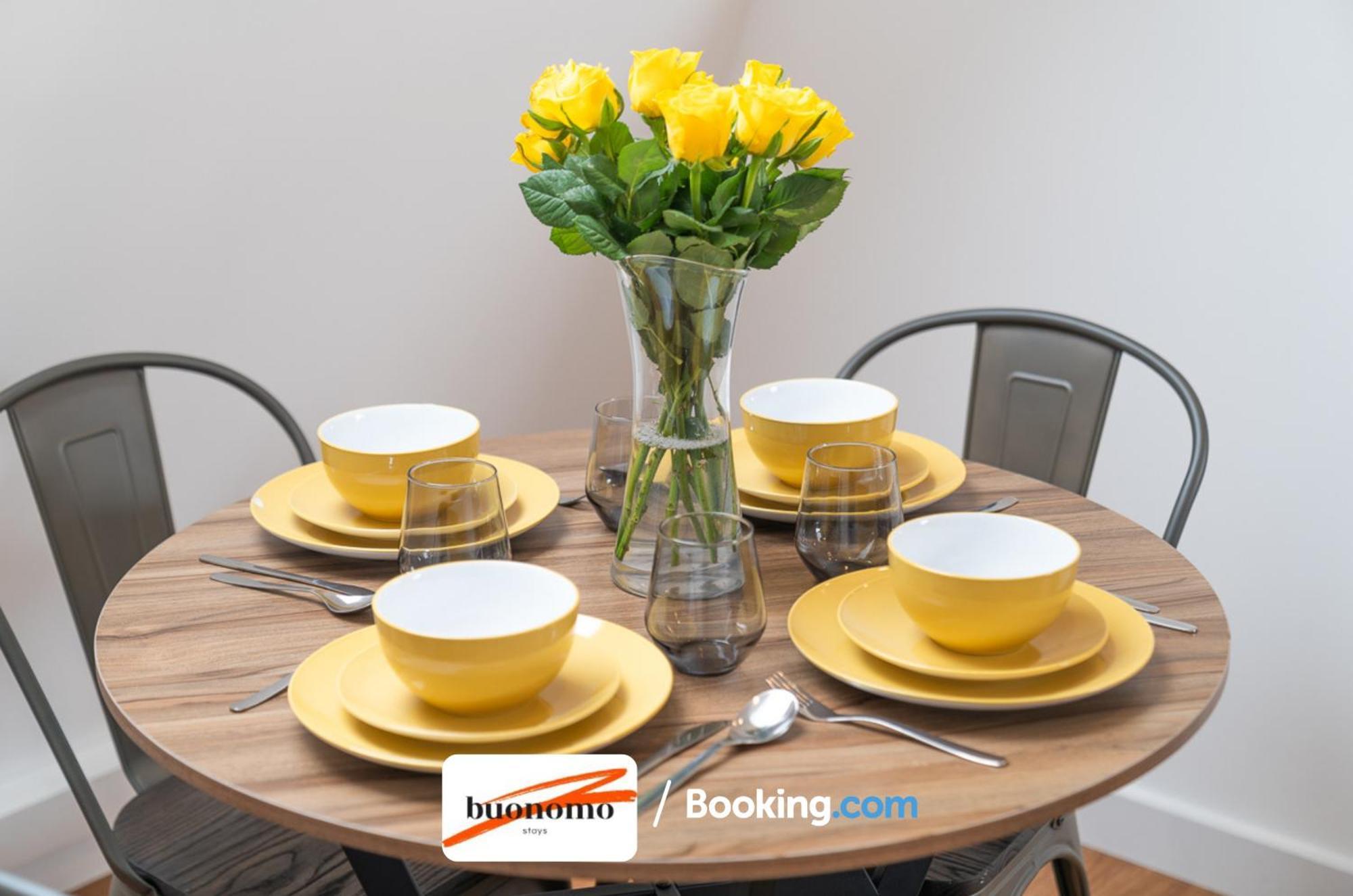 לונדון Two Bedroom Apartment At Buonomo Stays Short Lets & Serviced Accommodation מראה חיצוני תמונה